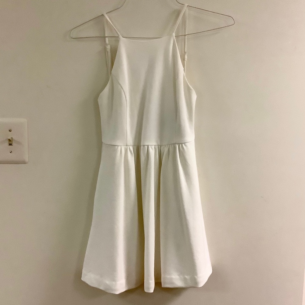 Lulu’s | White Fit&Flare Backless Dress Size S